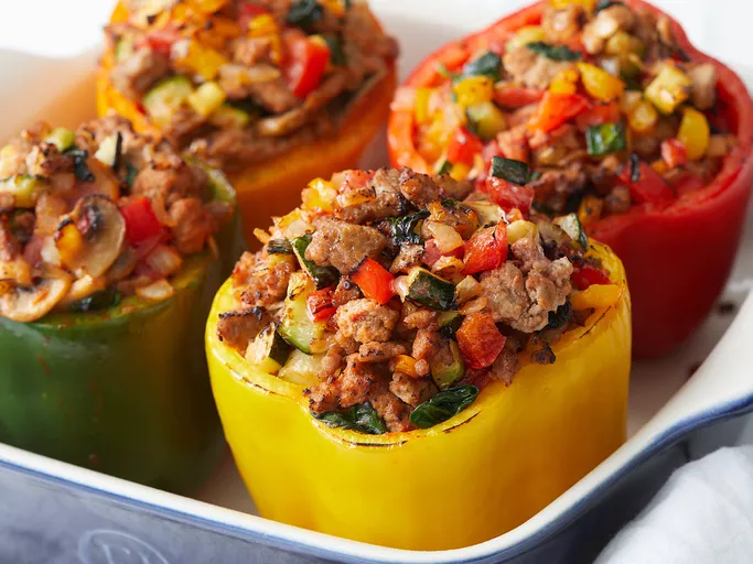 10 Easy Low-Calorie Meals for a Healthier Lifestyle 10 These stuffed peppers with ground turkey are a great alternative to the beef and rice stuffed peppers.
